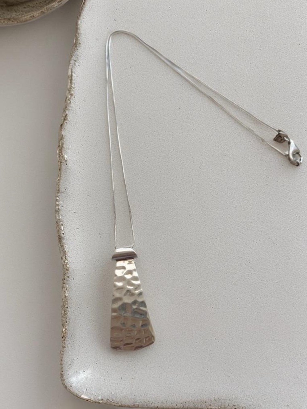Silpada Hammered Silver Pendant Necklace - Sleek Modern Style 18” inches N1592